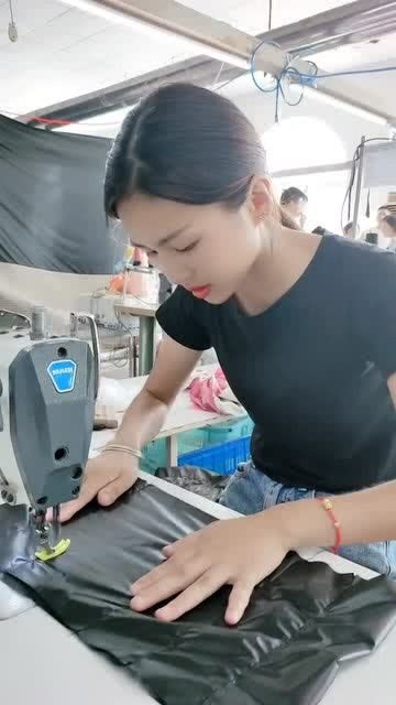 我是一名普通制衣厂员工,没有别的技能,就会做衣服