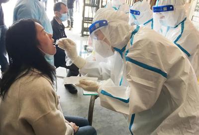 精细服务显温情!阳江安琪儿妇产医院为明新制衣洗水公司员工上门核酸采样服务